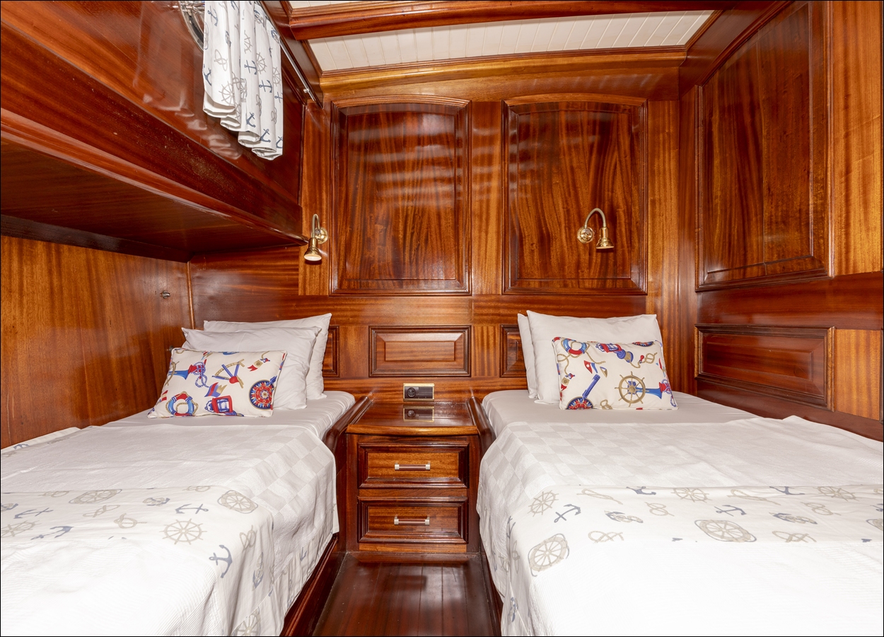 FURKAN III -DORİS ( LUX YACHT)